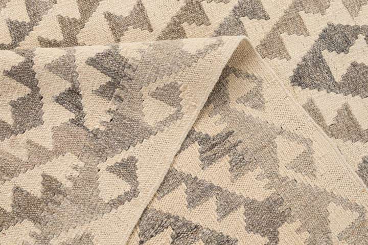 5' 3 x 6' 7 Hand Woven Kilim Maymana Wool Rug