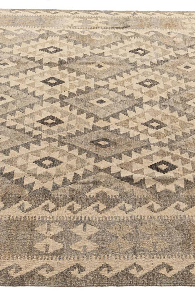 Detail image of 6' 8 x 9' 6 Hand Woven Kilim Maymana Wool Rug