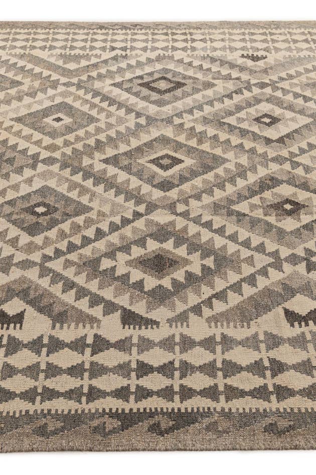 Detail image of 6' 8 x 9' 7 Hand Woven Kilim Maymana Wool Rug