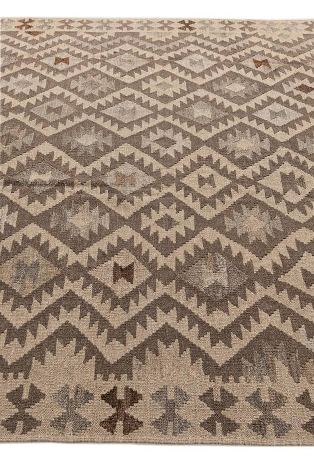 Detail image of 6' 8 x 9' 10 Hand Knotted Kilim Maymana Wool Rug