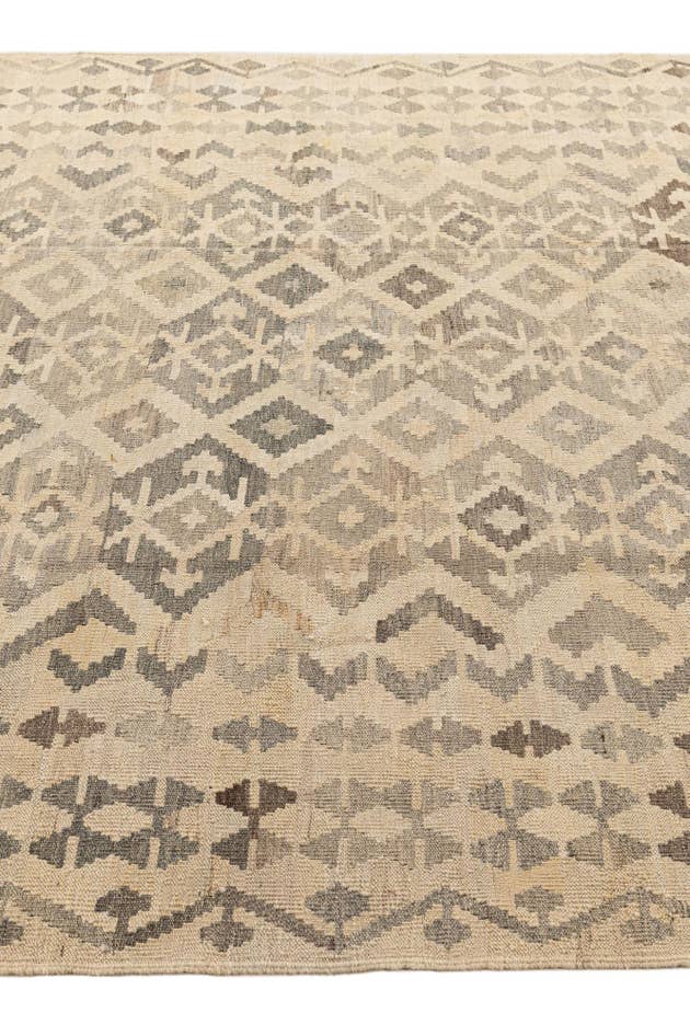 Detail image of 6' 9 x 9' 10 Hand Woven Kilim Maymana Wool Rug