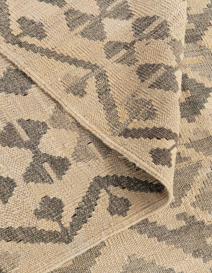 Detail image of 6' 9 x 9' 10  Hand Woven Kilim Maymana Wool Rug