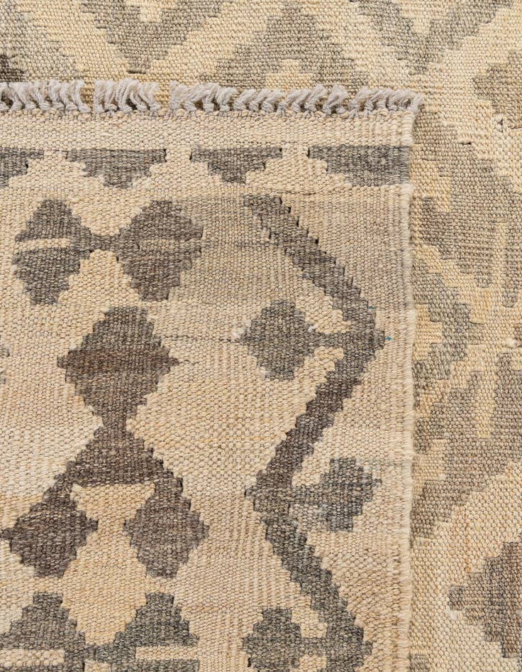 Detail image of 6' 9 x 9' 10  Hand Woven Kilim Maymana Wool Rug