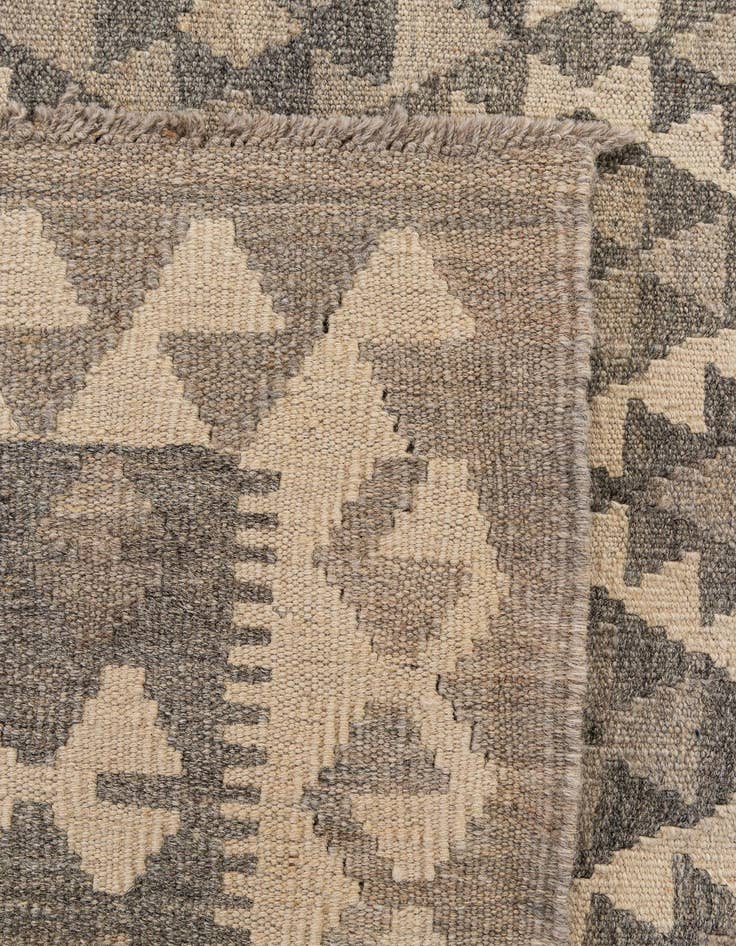 Detail image of 6' 8 x 9' 10  Hand Woven Kilim Maymana Wool Rug
