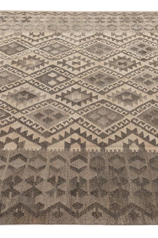 Detail image of 6' 8 x 9' 8 Hand Woven Kilim Maymana Wool Rug