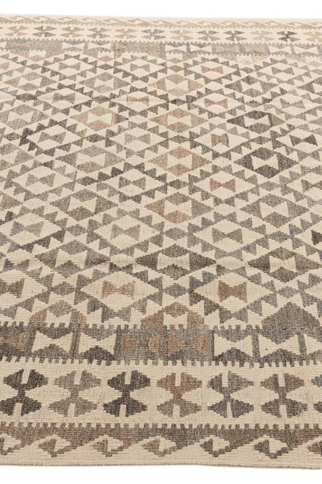 Detail image of 6' 7 x 10' Hand Woven Kilim Maymana Wool Rug