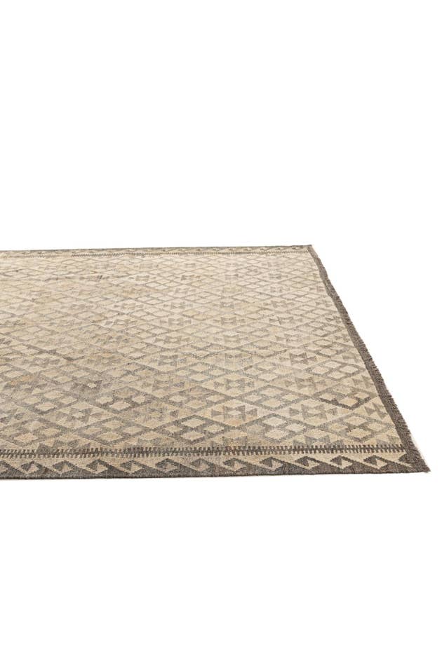 Detail image of 7' 2 x 9' 11 Hand Woven Kilim Maymana Wool Rug
