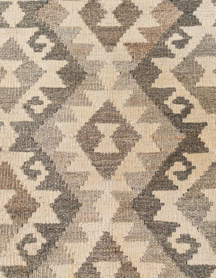 Detail image of 6' 11 x 9' 11  Hand Woven Kilim Maymana Wool Rug