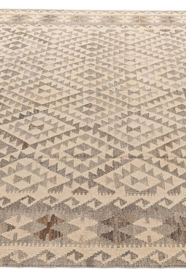 Detail image of 6' 10 x 9' 10 Hand Woven Kilim Maymana Wool Rug