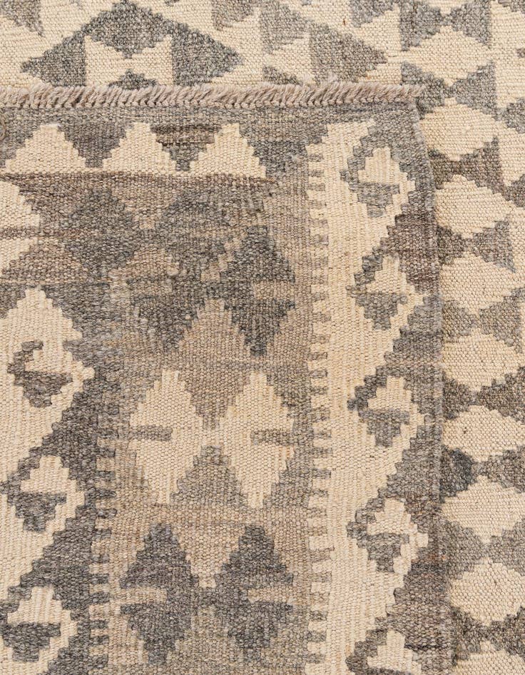 Detail image of 6' 10 x 9' 10  Hand Woven Kilim Maymana Wool Rug