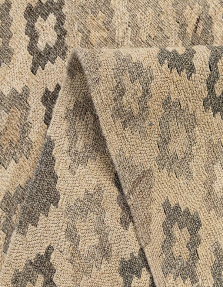 Detail image of 6' 10 x 9' 10  Hand Woven Kilim Maymana Wool Rug