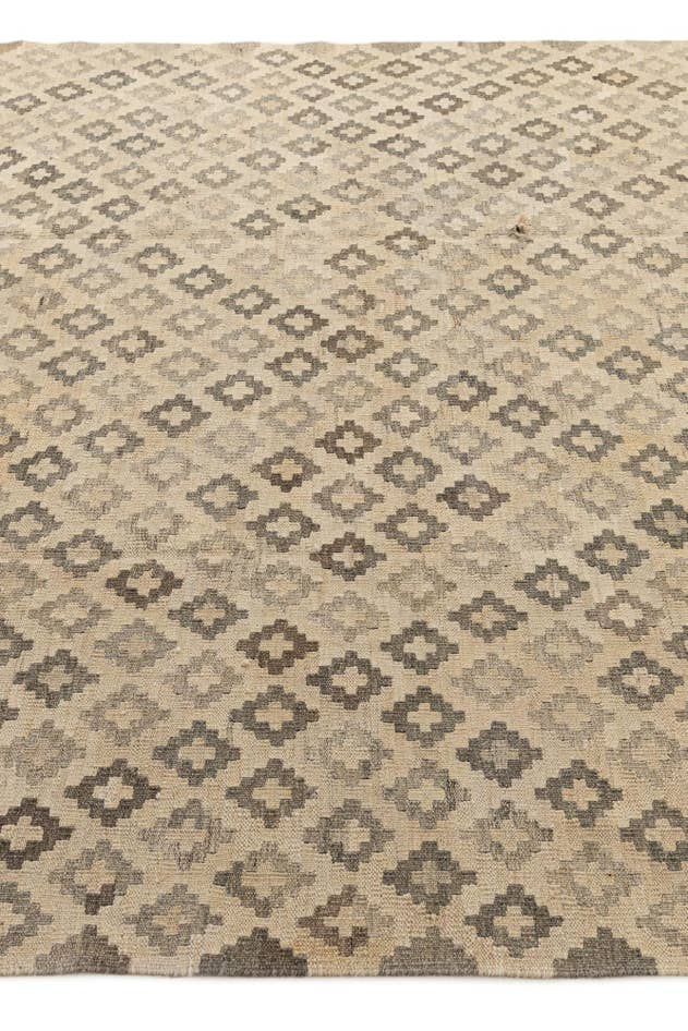 Detail image of 6' 10 x 9' 10 Hand Woven Kilim Maymana Wool Rug