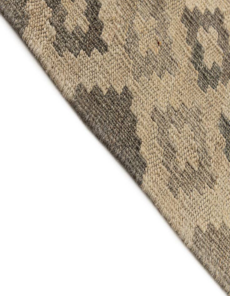 Detail image of 6' 10 x 9' 10  Hand Woven Kilim Maymana Wool Rug