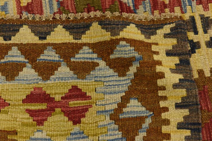 Detail image of 140cm x 200cm Hand Woven Kilim Maymana Wool Rug