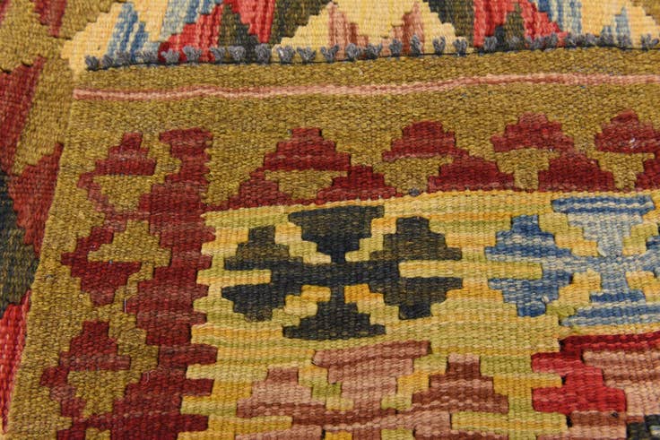 Detail image of 4' x 6' 9 Hand Woven Kilim Maymana Wool Rug