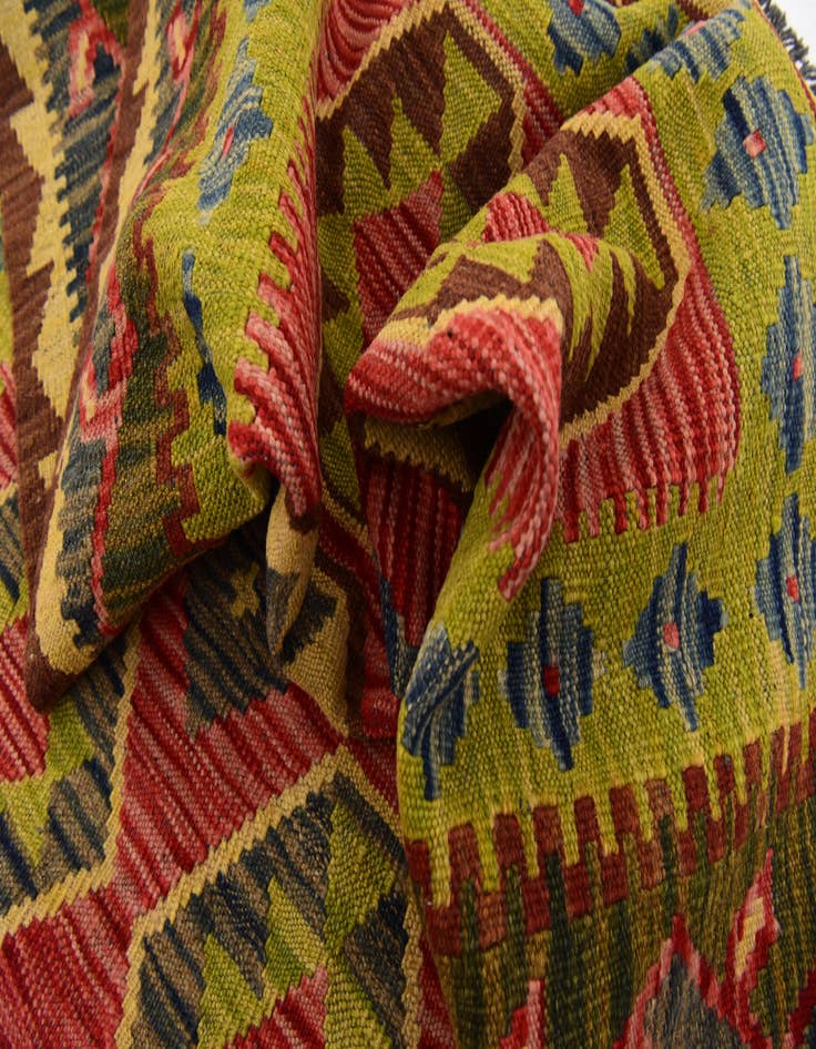 Detail image of 3' 5 x 6' 5 Hand Knotted Kilim Maymana Wool Rug