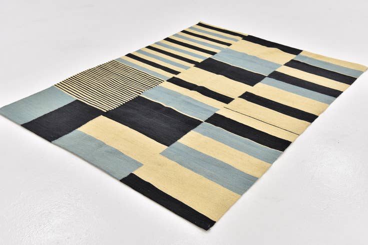 Detail image of 4' 5 x 5' 9 Hand Woven Kilim Modern Wool Rug