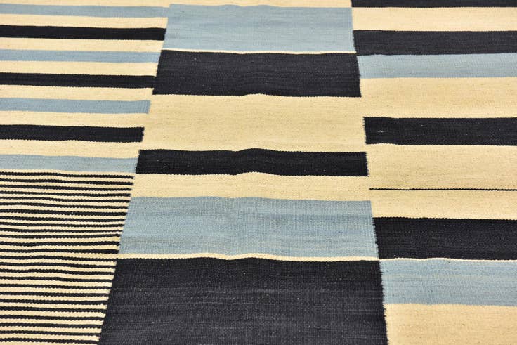 Detail image of 4' 5 x 5' 9 Hand Woven Kilim Modern Wool Rug