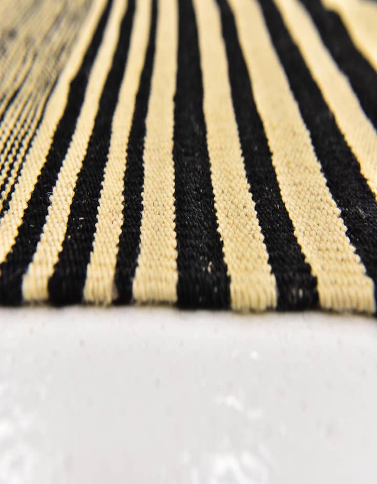 Detail image of 5' 10 x 7' 6  Hand Woven Kilim Modern Wool Rug