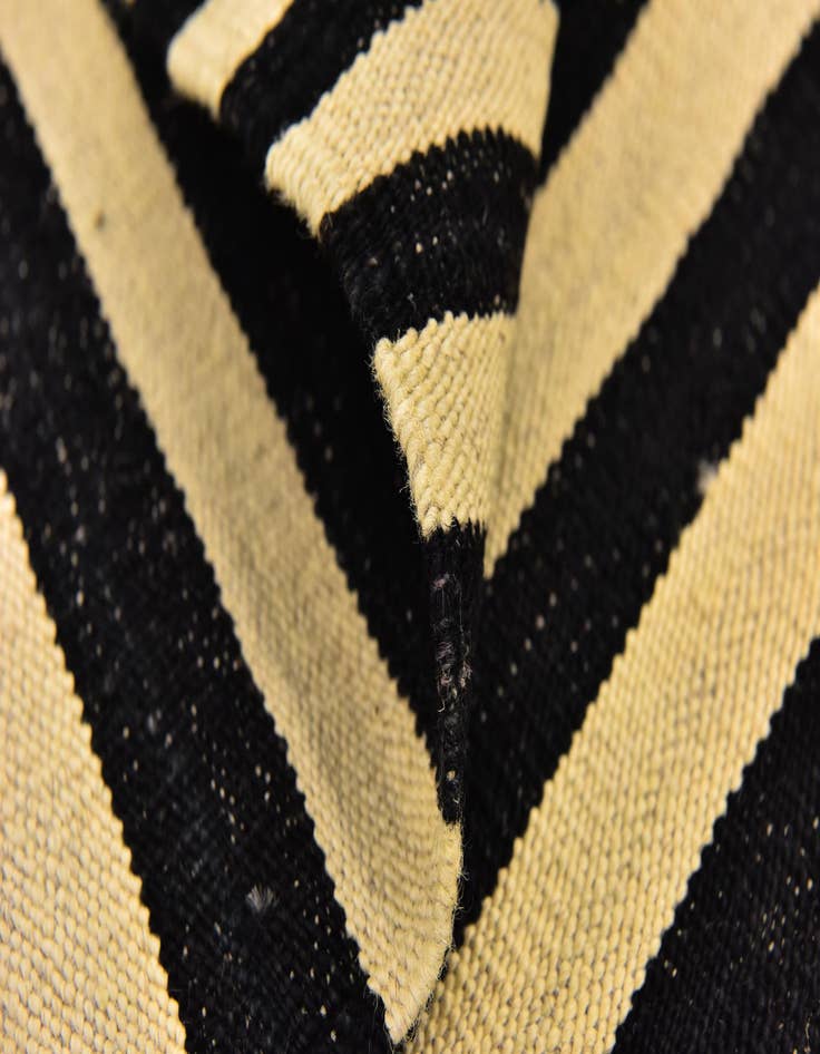 Detail image of 5' 10 x 7' 6  Hand Woven Kilim Modern Wool Rug