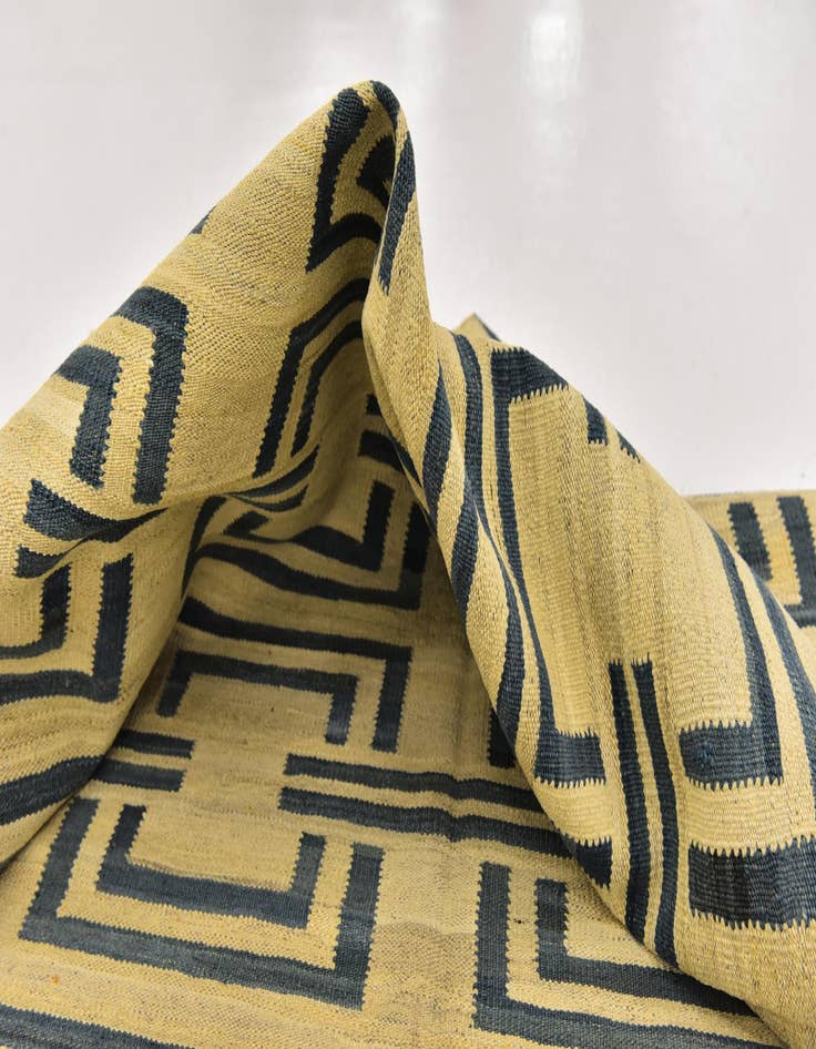 Detail image of 5' 10 x 7' 10  Hand Woven Kilim Modern Wool Rug