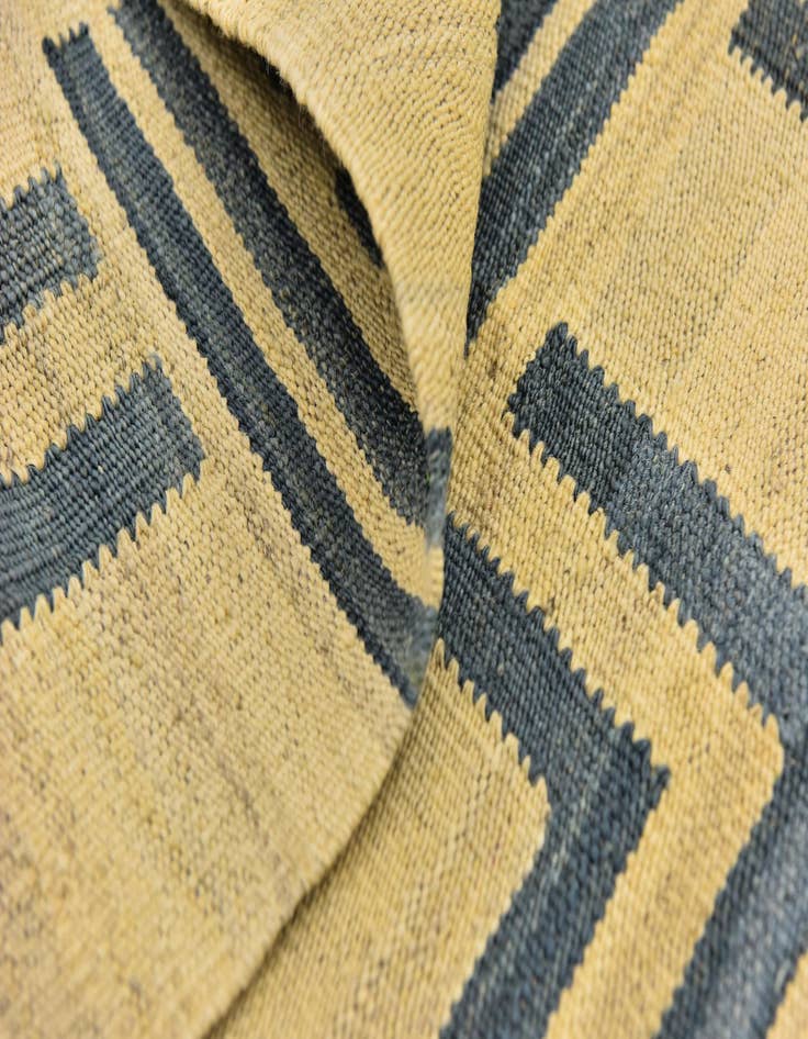 Detail image of 5' 10 x 7' 10  Hand Woven Kilim Modern Wool Rug