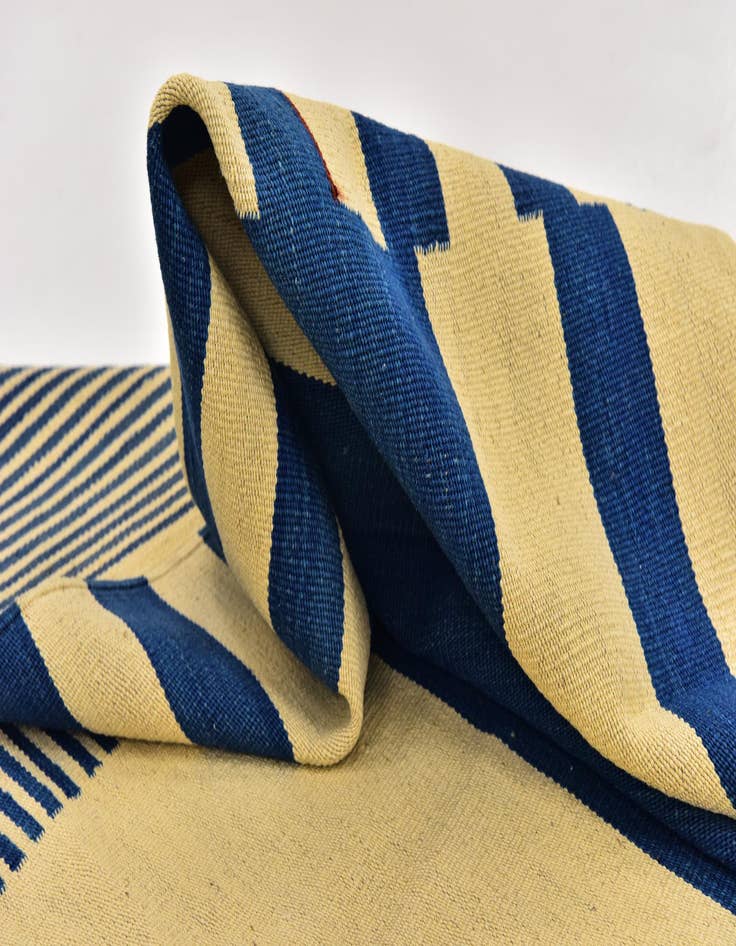 Detail image of 4' 10 x 6' 3  Hand Woven Kilim Modern Wool Rug