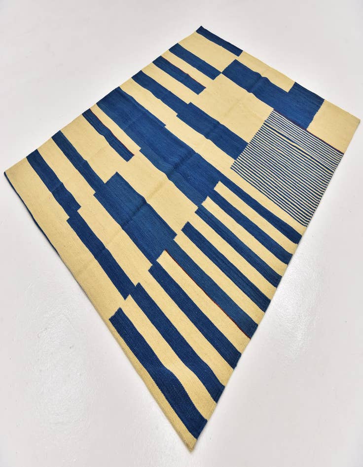 Detail image of 4' 10 x 6' 3 Hand Woven Kilim Modern Wool Rug