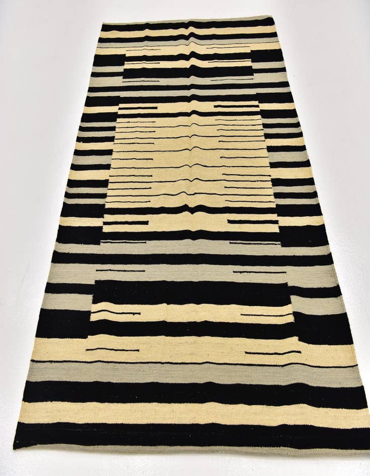 Detail image of 4' 4 x 5' 10  Hand Woven Kilim Modern Wool Rug