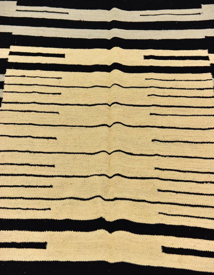 Detail image of 4' 4 x 5' 10  Hand Woven Kilim Modern Wool Rug