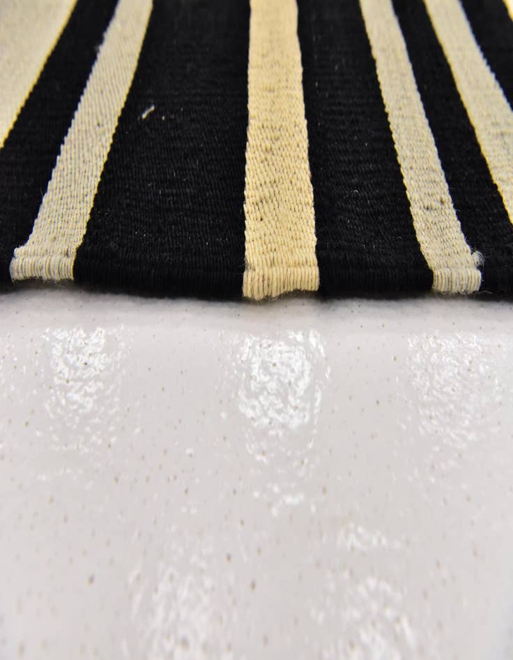 Detail image of 4' 4 x 5' 10  Hand Woven Kilim Modern Wool Rug