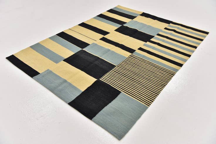 Detail image of 4' 4 x 5' 10 Hand Woven Kilim Modern Wool Rug