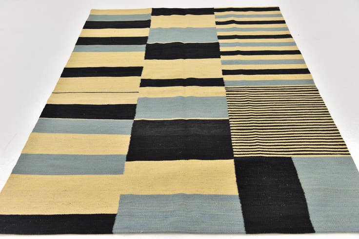 Detail image of 4' 4 x 5' 10 Hand Woven Kilim Modern Wool Rug