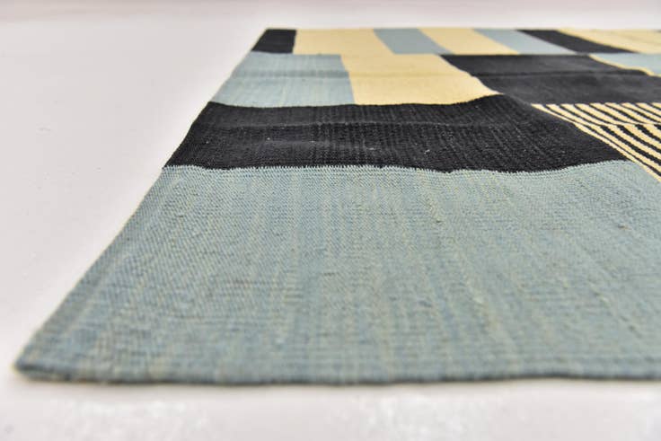 Detail image of 4' 4 x 5' 10 Hand Woven Kilim Modern Wool Rug