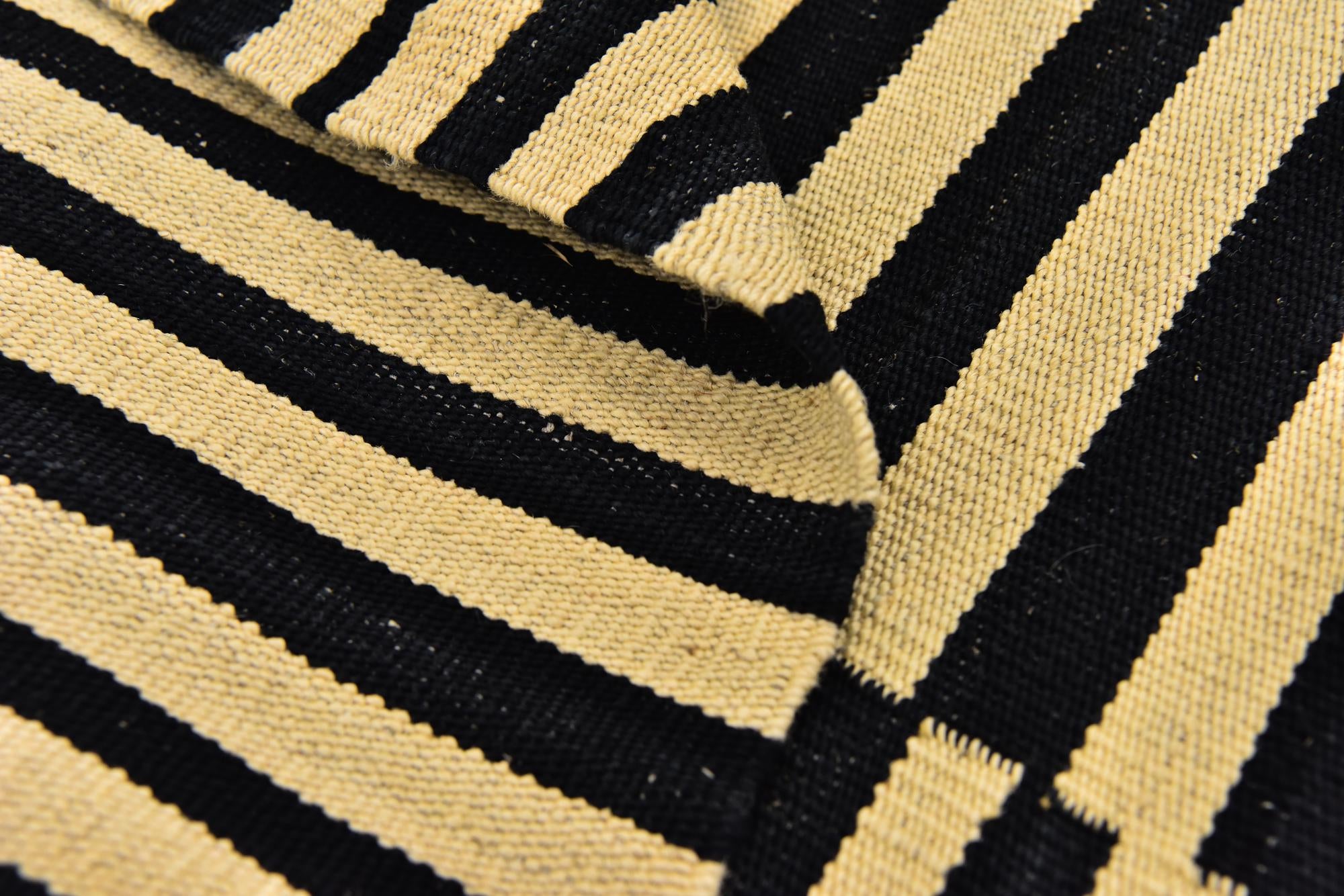 4' 4 x 5' 9 Hand Woven Kilim Modern Wool Rug