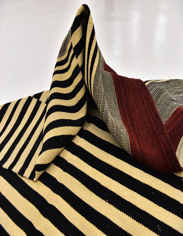 Detail image of 4' 4 x 5' 9  Hand Woven Kilim Modern Wool Rug