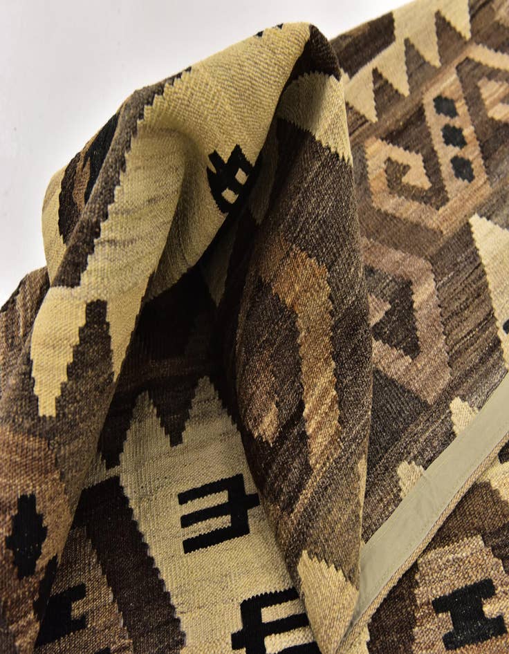 Detail image of 5' 3 x 6' 9  Hand Woven Kilim Modern Wool Rug