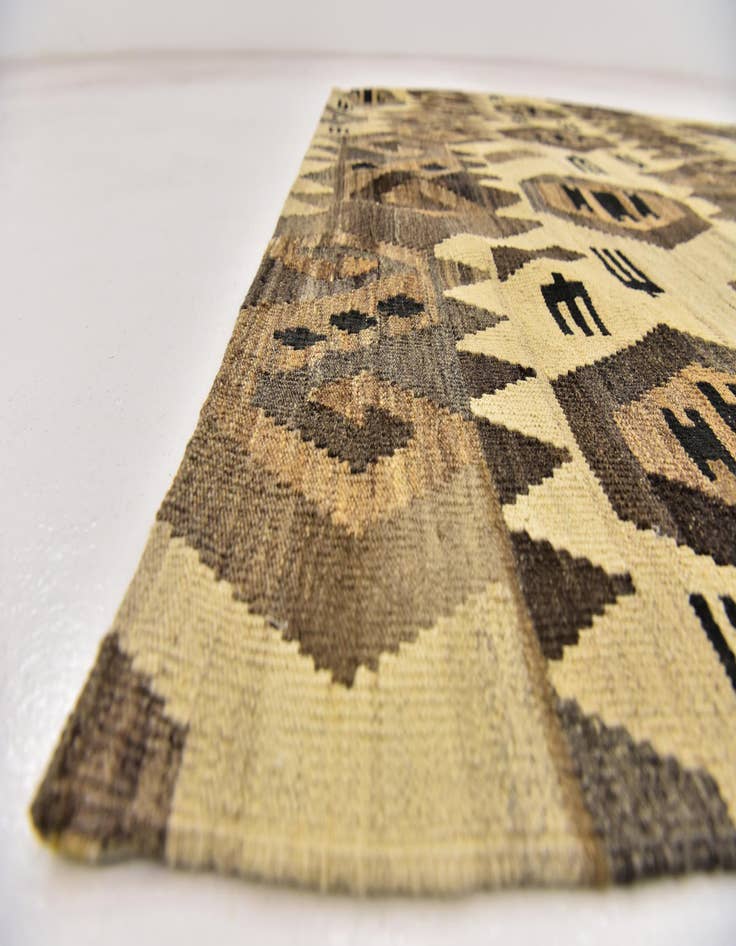 Detail image of 5' 3 x 6' 9  Hand Woven Kilim Modern Wool Rug