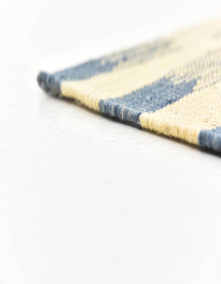 Detail image of 6' x 7' 9  Hand Woven Kilim Modern Wool Rug