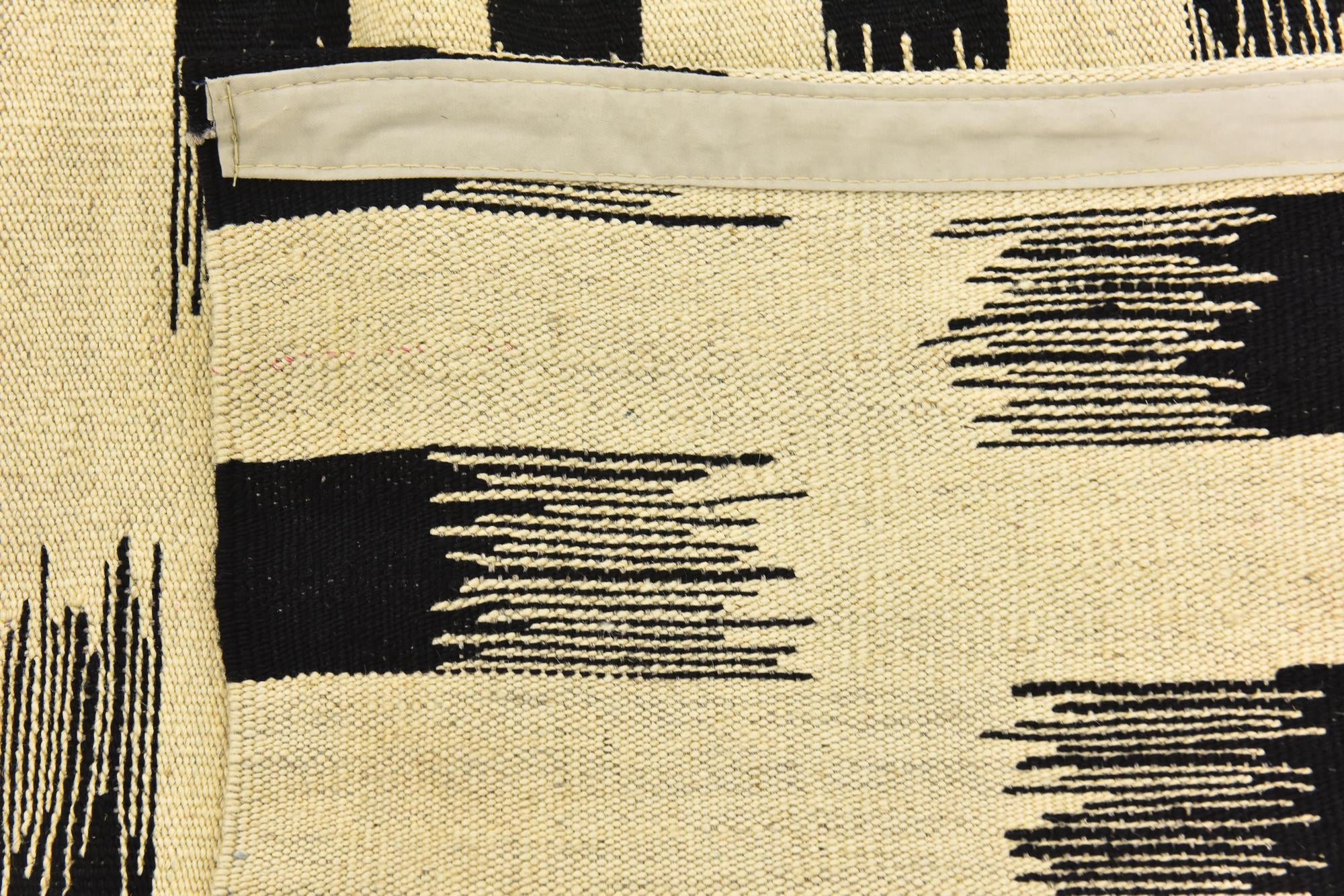 6' x 7' 9 Hand Woven Kilim Modern Wool Rug