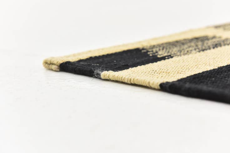Detail image of 6' x 8' Hand Woven Kilim Modern Wool Rug