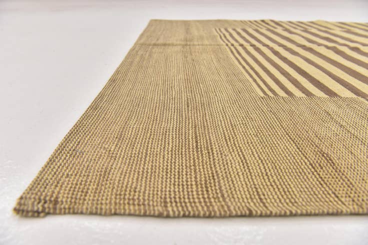 Detail image of 4' 2 x 5' 9 Hand Woven Kilim Modern Wool Rug