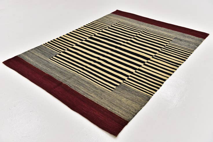 Detail image of 4' 2 x 5' 10 Hand Woven Kilim Modern Wool Rug
