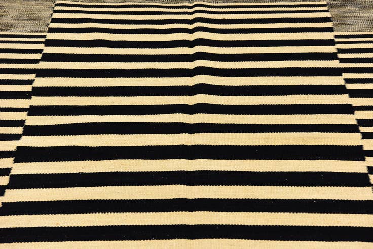 Detail image of 4' 2 x 5' 10 Hand Woven Kilim Modern Wool Rug