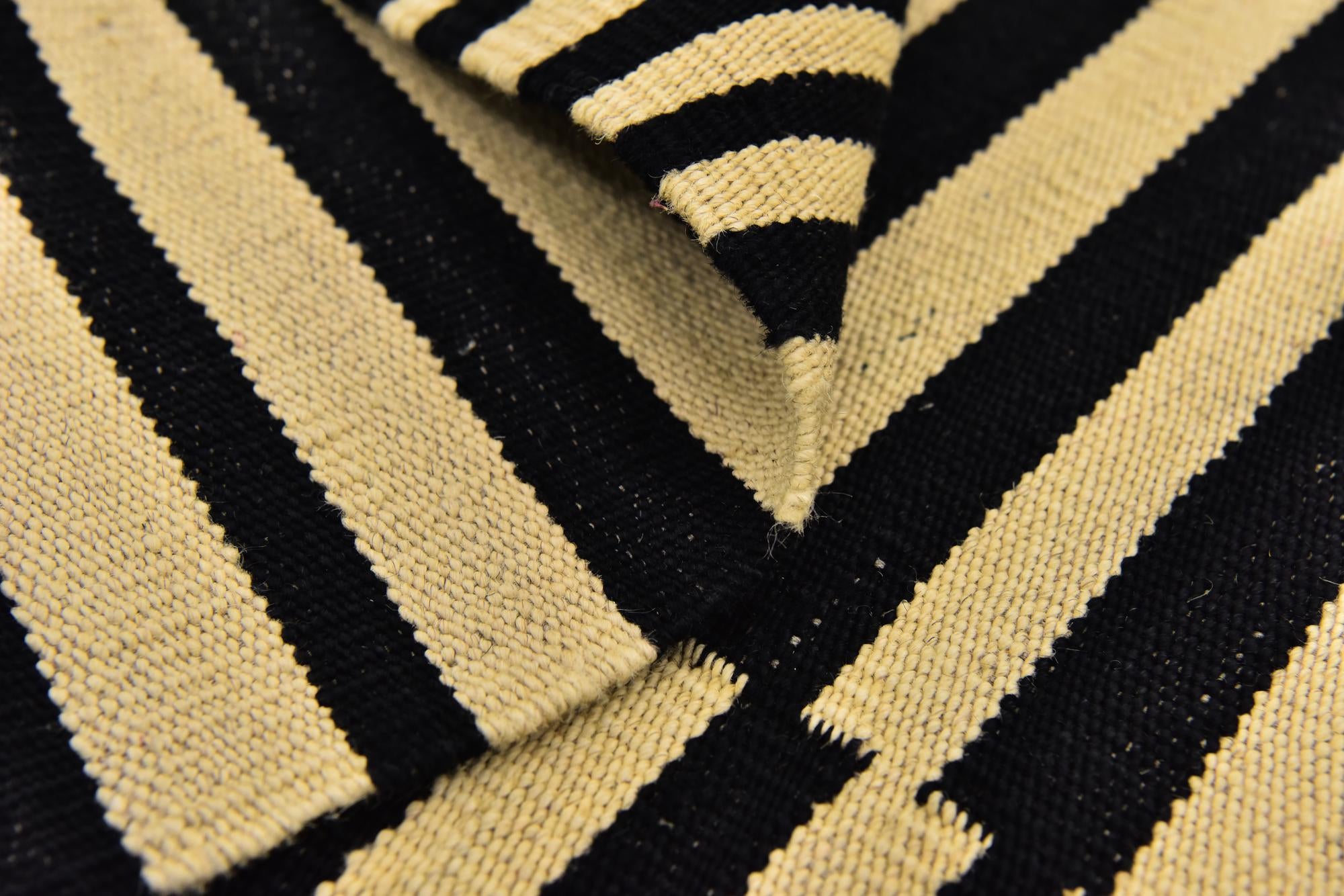 4' 3 x 5' 9 Hand Woven Kilim Modern Wool Rug