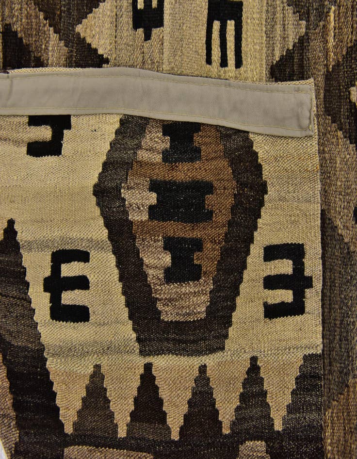 Detail image of 5' 5 x 7'  Hand Woven Kilim Modern Wool Rug