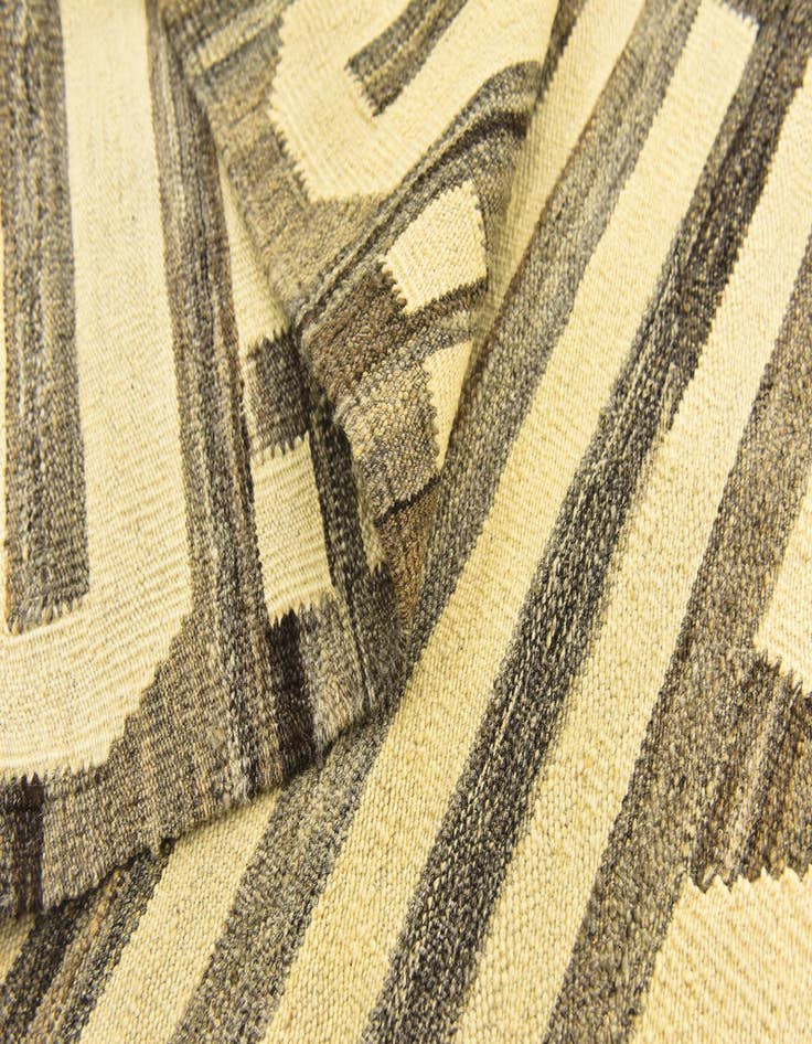 Detail image of 4' 10 x 6' 8 Hand Woven Kilim Modern Wool Rug