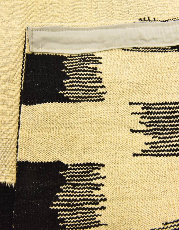 Detail image of 6' x 7' 6  Hand Woven Kilim Modern Wool Rug