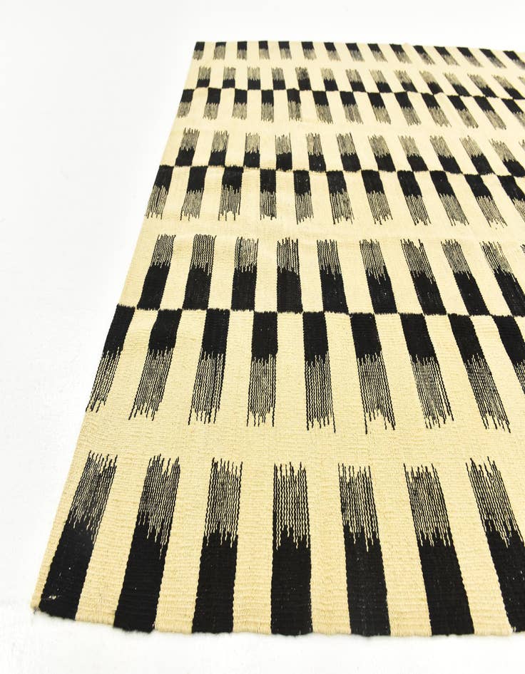 Detail image of 6' x 7' 6  Hand Woven Kilim Modern Wool Rug