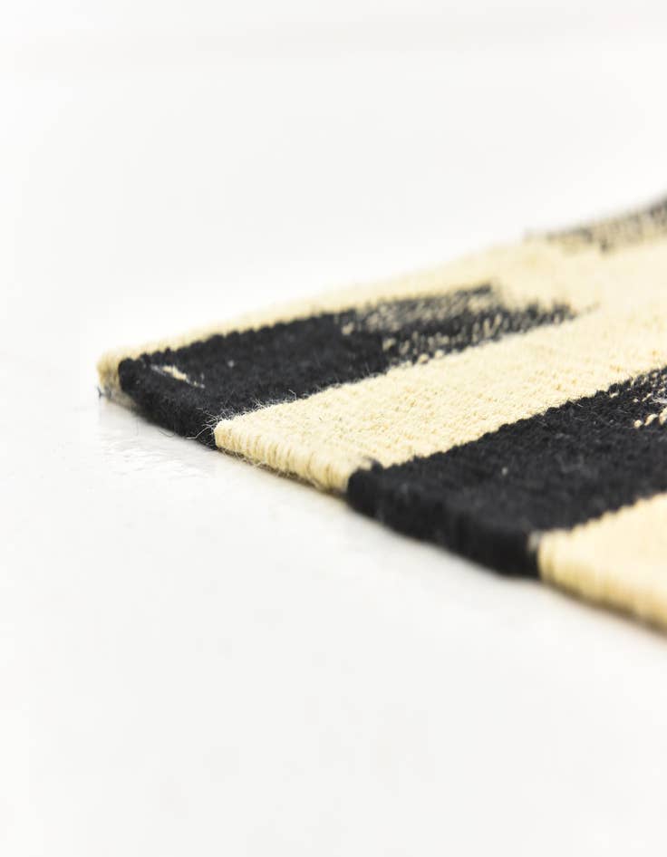 Detail image of 6' x 7' 6  Hand Woven Kilim Modern Wool Rug